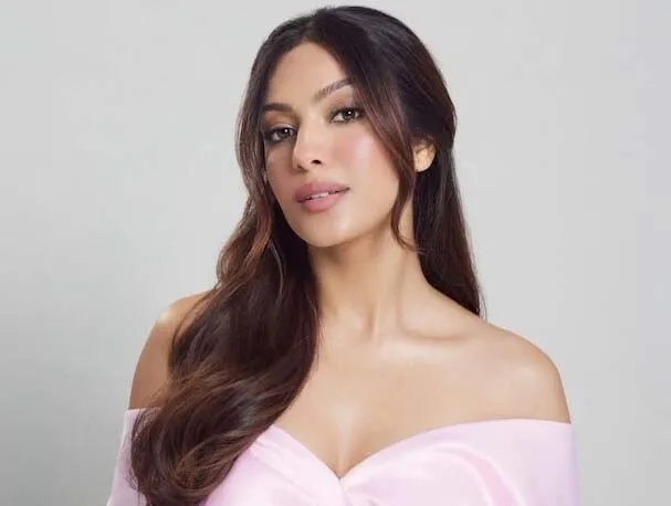 शिवानी के लिए शोस्टॉपर बनकर रैंप पर उतरीं Sahher Bambba