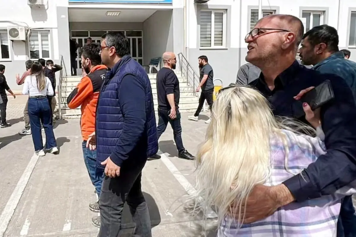 School Bag में 5 बंदूकें, 7 मैगजीन भरकर लाया 13 साल का छात्र, कर दी फायरिंग 9 की मौत