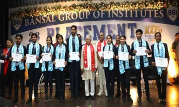 माता-पिता के संस्कार और गुरूओं से प्राप्त ज्ञान के प्रति सदैव रहें कृतज्ञ : Governor Shri Patel