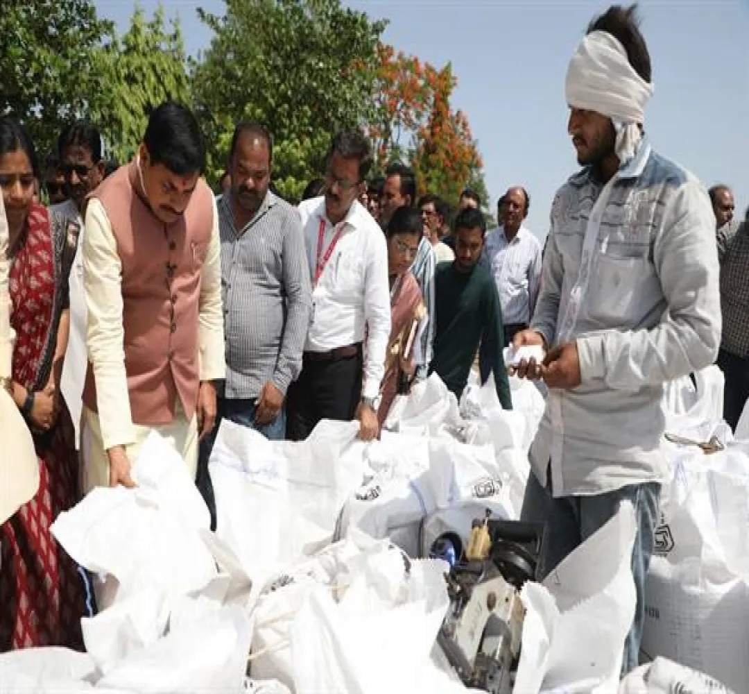 CM Dr. Yadav ने गेहूँ उपार्जन केन्द्रों का किया आकस्मिक निरीक्षण