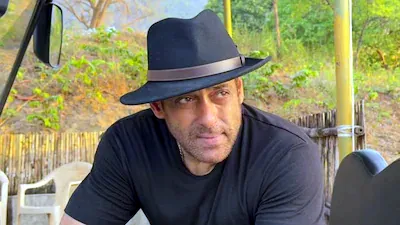 टोपी खुद पहनो, किसी को पहनाओ नहीं: Salman Khan