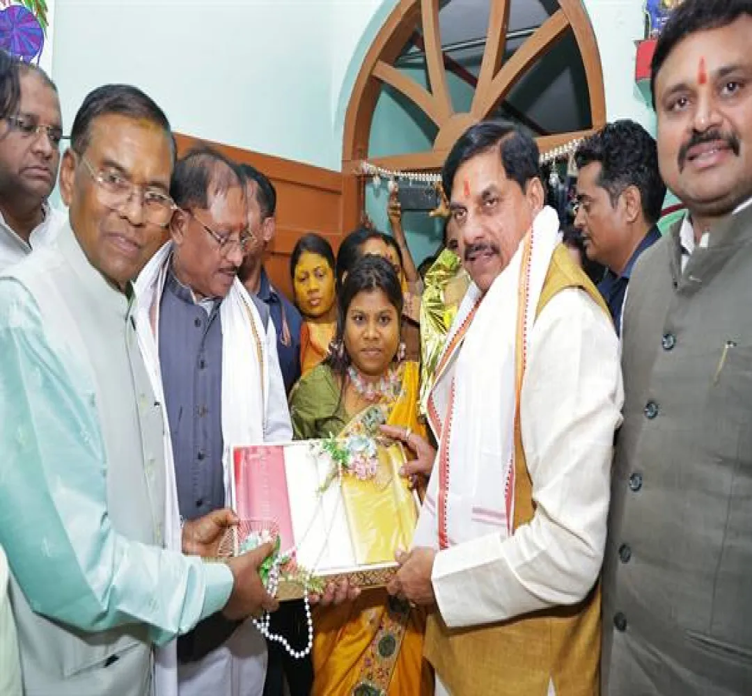 CM Dr. Yadav ने ज्योति कुलस्ते को दिया सुखद वैवाहिक जीवन का आशीर्वाद
