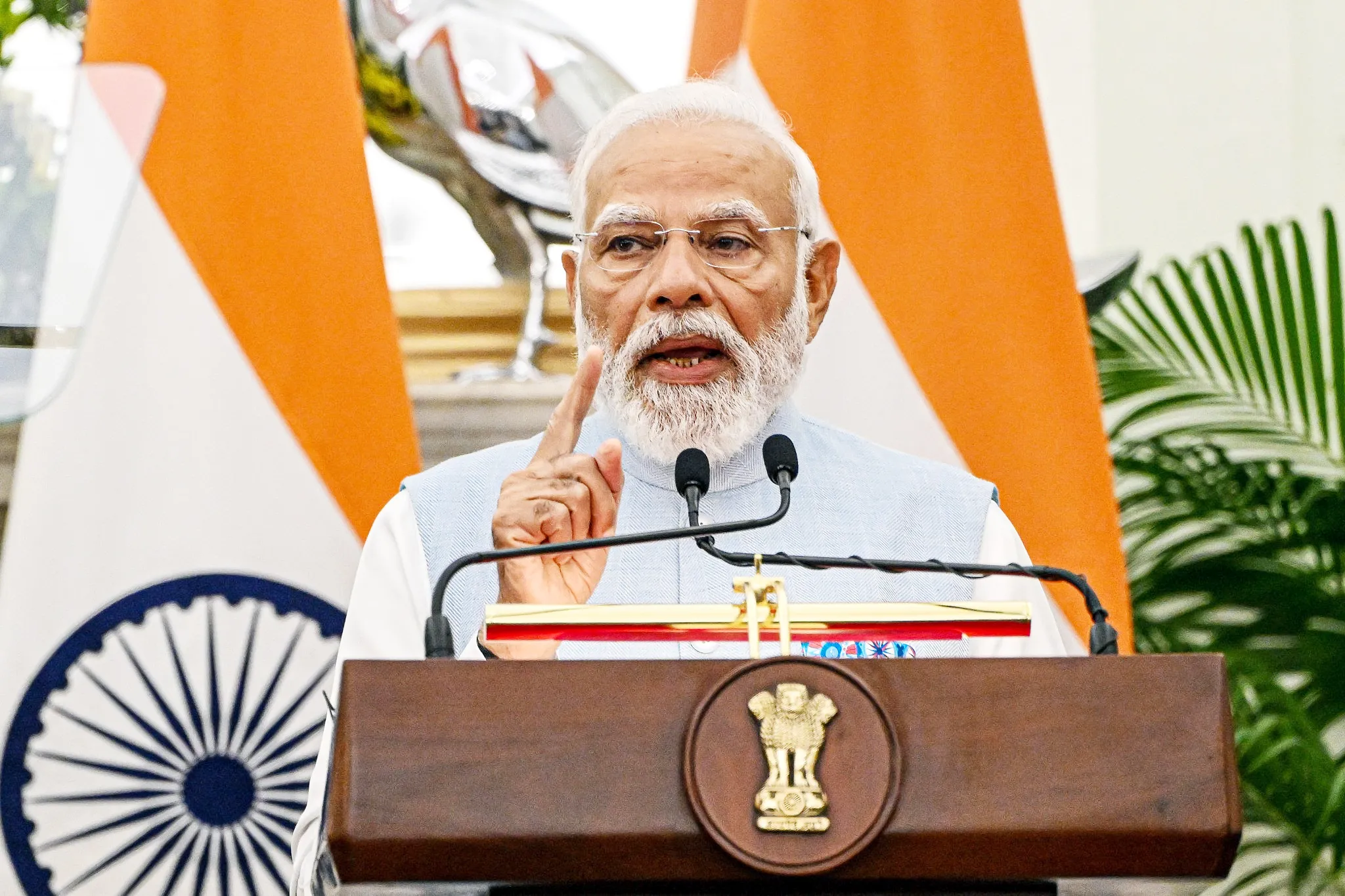 पेट्रोल-डीजल बचाएं और एक साल तक सोना न खरीदें: PM Modi