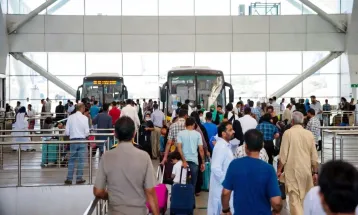 UAE ने हजारों पाकिस्तानी कामगारों को अचानक गिरफ्तार कर वापस भेजा