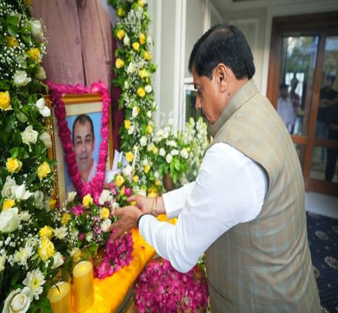 CM DR. Yadav  ने लखनऊ में स्व. प्रतीक यादव के परिजन से भेंट कर सांत्वना दी