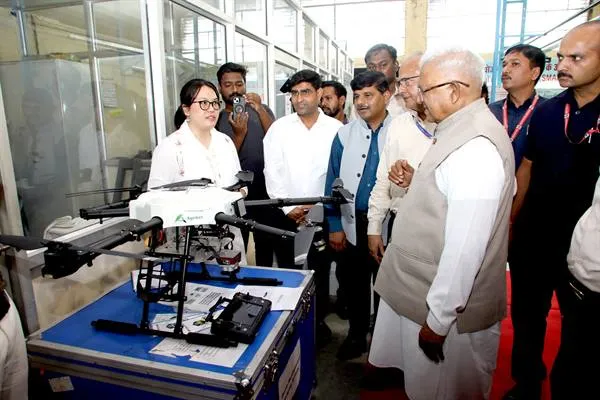 वैज्ञानिक आधुनिक कृषि का व्यवहारिक अनुभव किसानों को दे : Governor Shri Patel