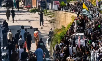 शोकसभा में जुटे लोगों पर Pak Army ने बरसाईं गोलियां, 27 की मौत, 200 घायल