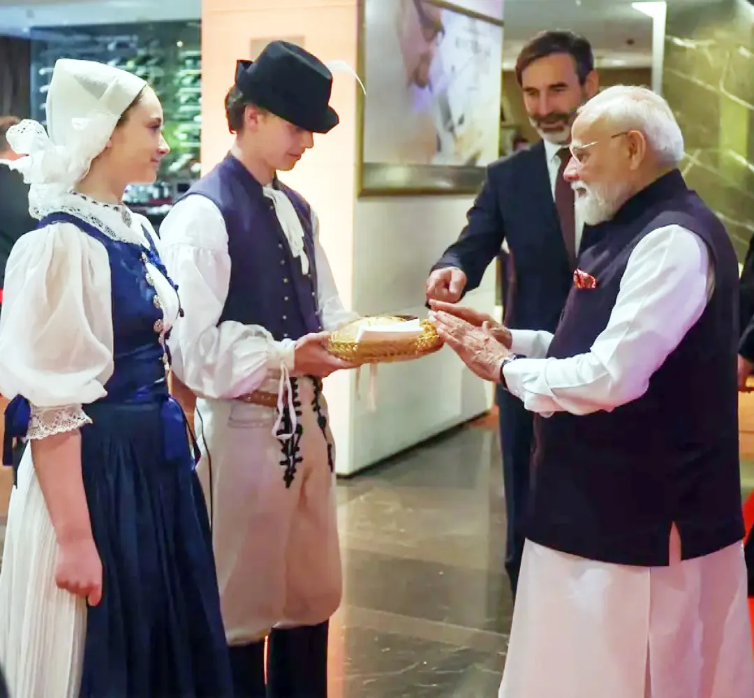 राजधानी ब्रातिस्लावा में रोटी और नमक से हुआ PM Modi का स्वागत