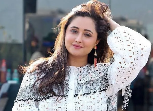 Rashami Desai ने बेहद खूबसूरत पुरानी तस्वीरें की शेयर, हुई भावुक