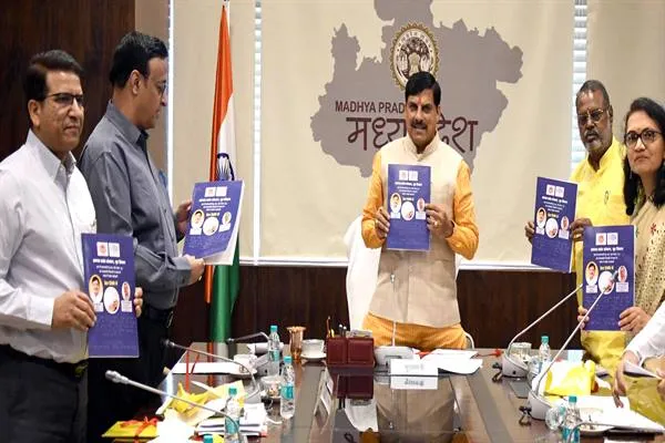 CM Dr. Yadav ने आपदा में बचाव पर ब्रेल लिपि में प्रकाशित पुस्तक का किया लोकार्पण