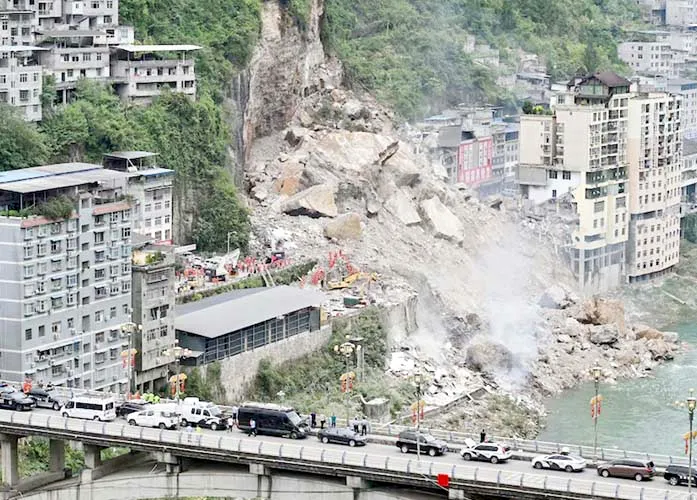 चीन के Chongqing में भीषण भूस्खलन: आठ की मौत, 34 हुए लापता