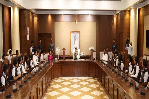 राष्ट्र निर्माण में सक्रिय भूमिका निभाना जागरूक नागरिक की पहचान : CM Dr. Yadav