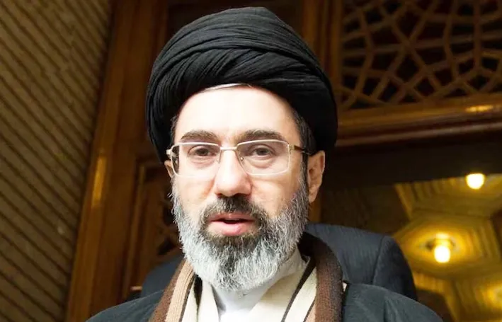 Khamenei ने बदले सेना और आईआरजीसी के प्रमुख, ईरान की सैन्य कमान में बड़ा फेरबदल