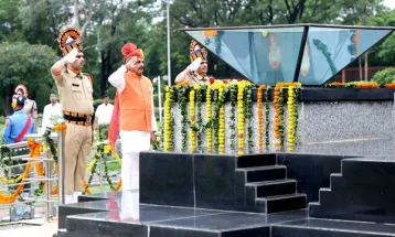 CM Dr. Yadav ने शौर्य स्मारक में किया शहीदों को नमन भारत माता की प्रतिमा पर अर्पित किये पुष्प