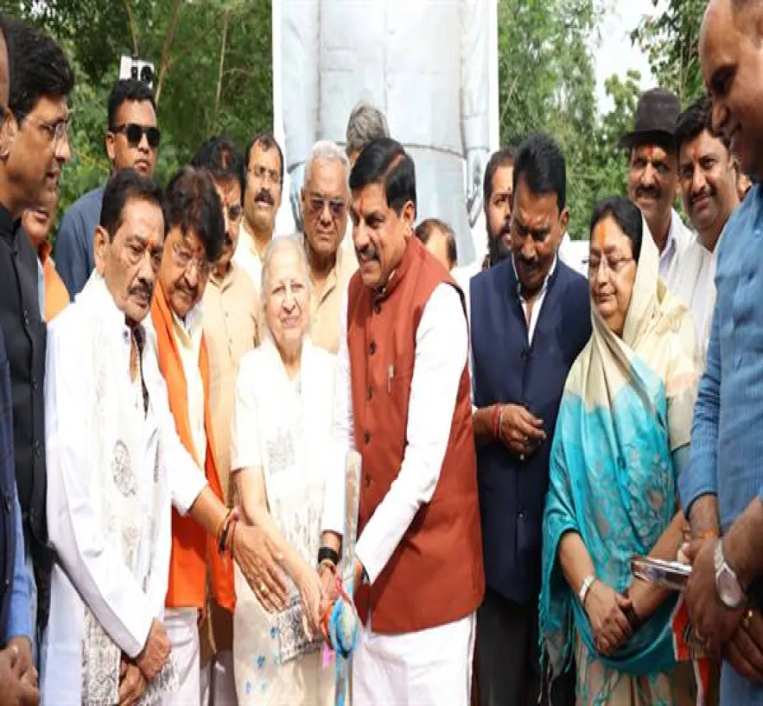 CM Dr. Yadav ने स्व. अटल बिहारी वाजपेयी की 25 फीट ऊंची प्रतिमा स्थापना के लिए किया भूमिपूजन