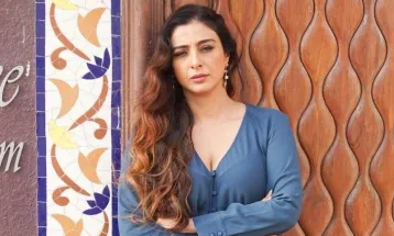 Tabu स्लमडॉग 33 टेंपल रोड में निभाएगी डिप्टी कमिश्नर रोल