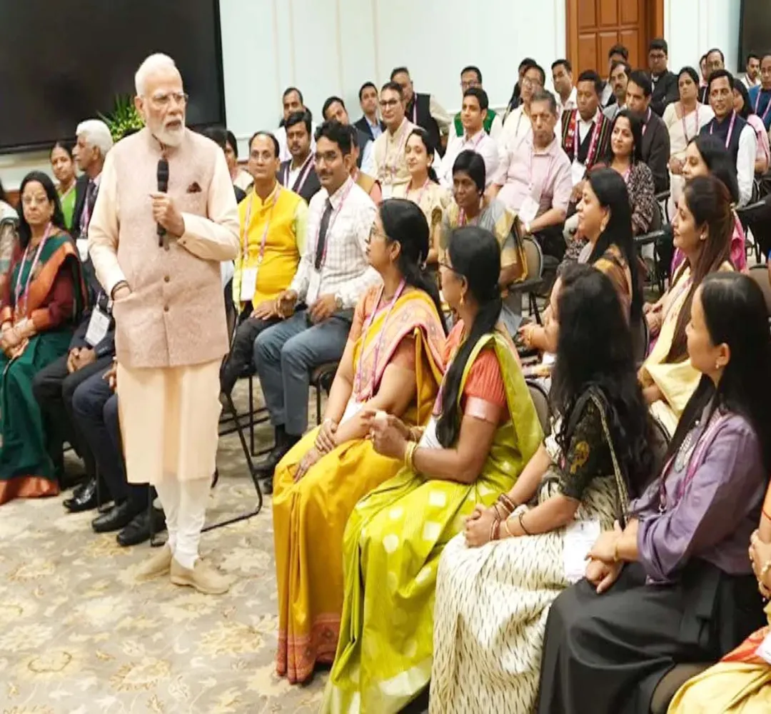 शिक्षक दिवस पर राष्ट्रीय पुरस्कार पाने वाले 48 शिक्षकों से मिले PM Modi