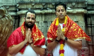कामाख्या देवी मंदिर में दर्शन के बाद ट्रोलिंग का सामना कर रहे Salim Merchant