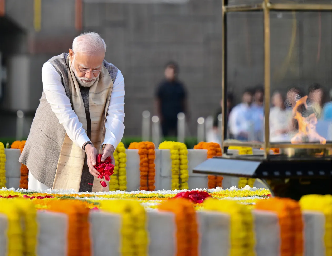 बापू और शास्त्रीजी की जयंती पर  PM Modi ने दी श्रद्धांज​लि, देशभर में श्रद्धा के साथ याद किया गया