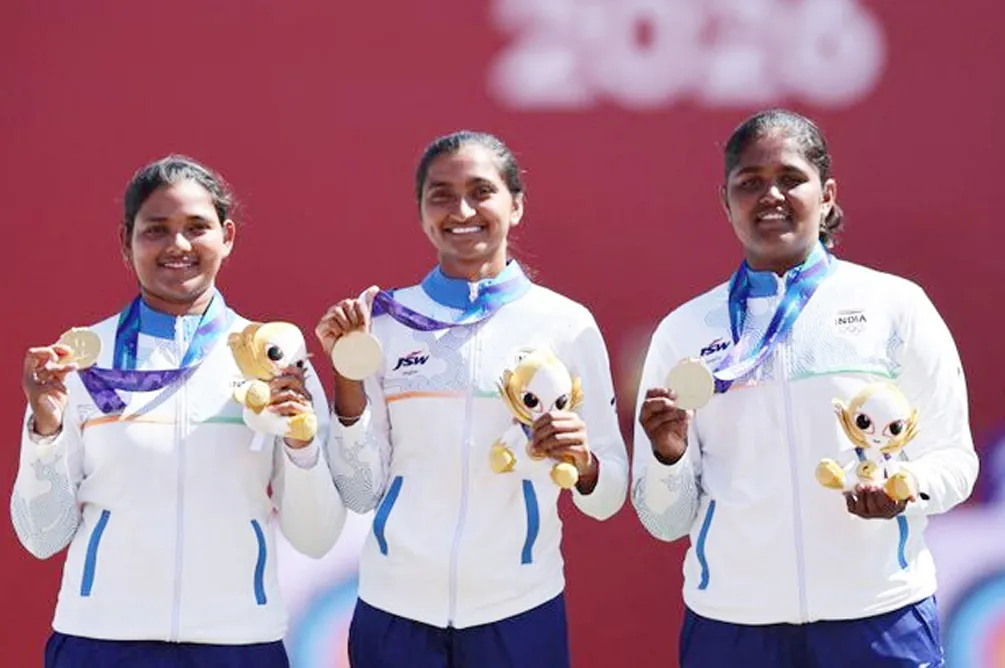 Asian Games में भारत की महिला तीरंदाजी टीम ने स्वर्ण जीता, कुश्ती में दीपांशी हारीं