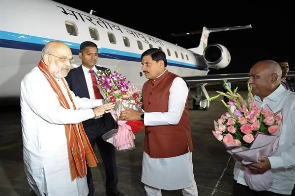केन्द्रीय गृह मंत्री शाह की राजा भोज विमानतल पर CM Dr. Yadav ने की अगवानी