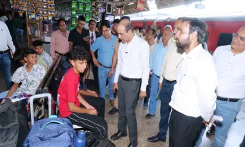 विशेष अभियान 6.0 के तहत झांसी मंडल के 100 से अधिक स्टेशनों पर 'Rail Jan Samvad' यात्रियों से लिया गया फीडबैक