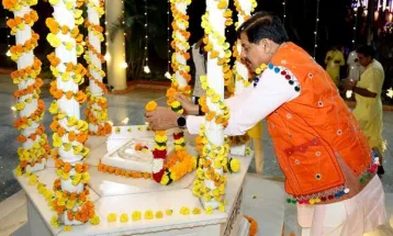 CM Dr. Yadav ने आचार्य श्रीराम शर्मा और माता भगवती देवी की चरण पादुका स्थली पर की पूजा-अर्चना