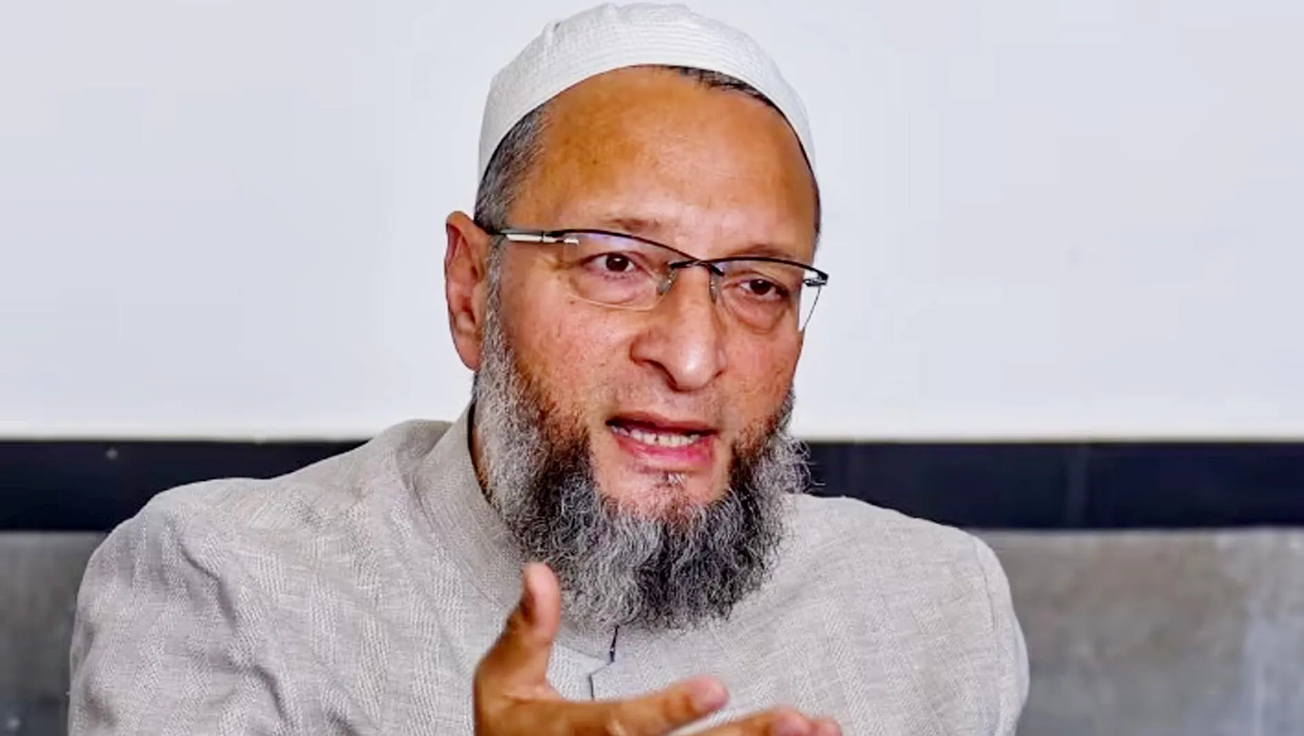 मुस्लिम सीटों पर अब यादव परिवार का राज: Owaisi