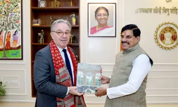 CM Dr. Yadav से फ्रांस के महावाणिज्य दूत पैट्रिक लेवेरिनो ने की शिष्टाचार भेंट